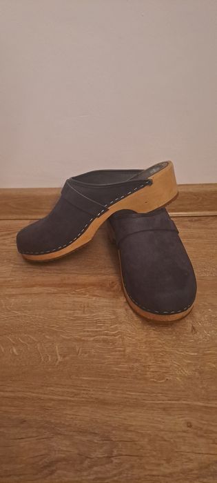 Saboți din piele cu talpa din lemn marimea 41