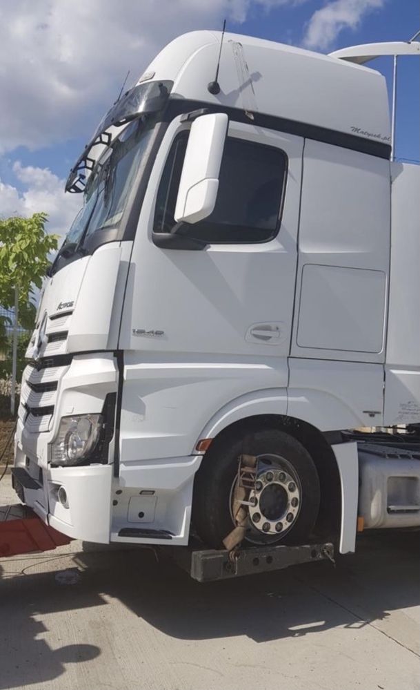 Dezmembrez camion MERCEDES ACTROS