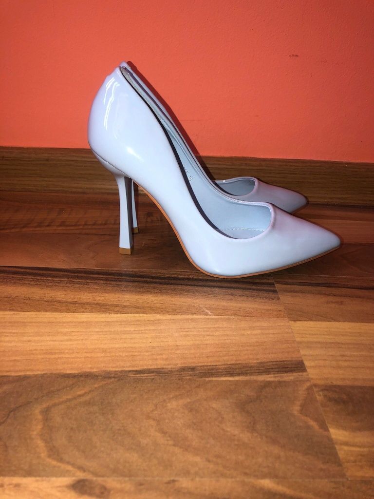 Pantofi stiletto comozi