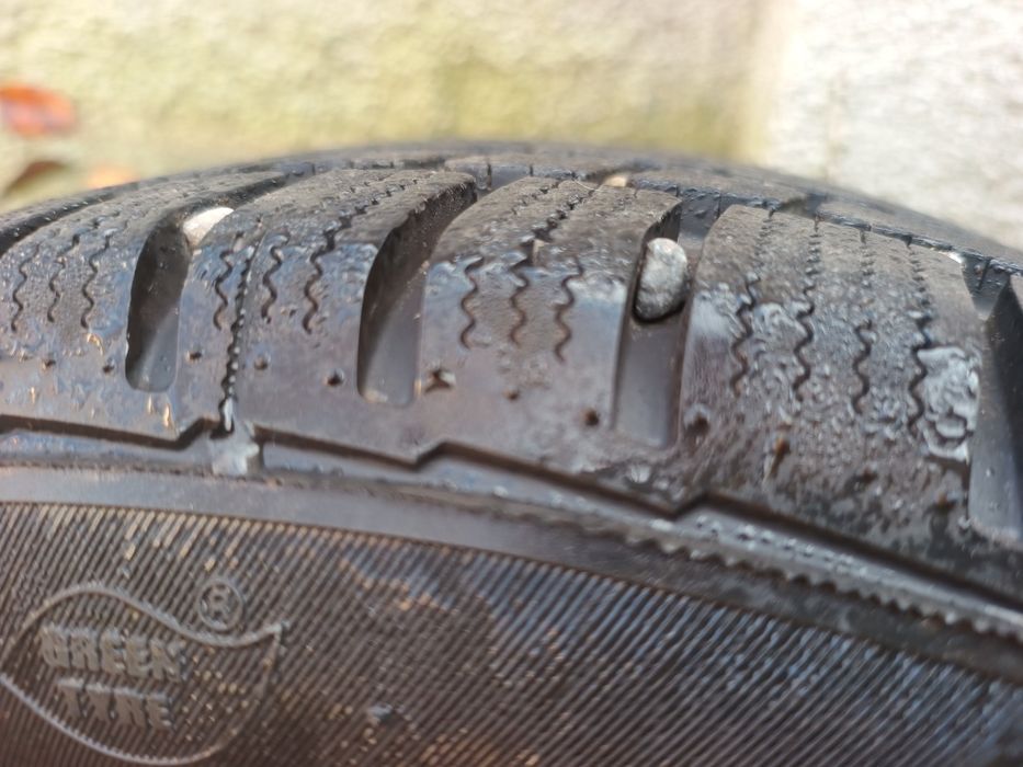 Vând set de 2 cauciucuri all season 215/60/17 aproape noi