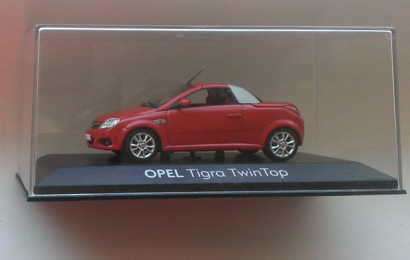 Macheta Opel Tigra Twin Top B 2004 red - Minichamps 1/43