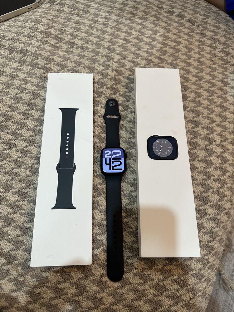 Часы Apple Watch 8