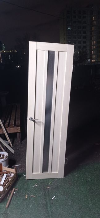 Есык екы жакка ашылатын.