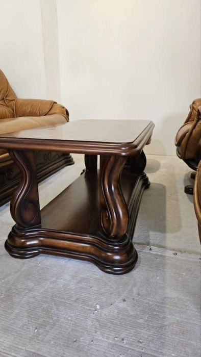 естествена кожа -телешки бокс и орнаменти от масивно дърво