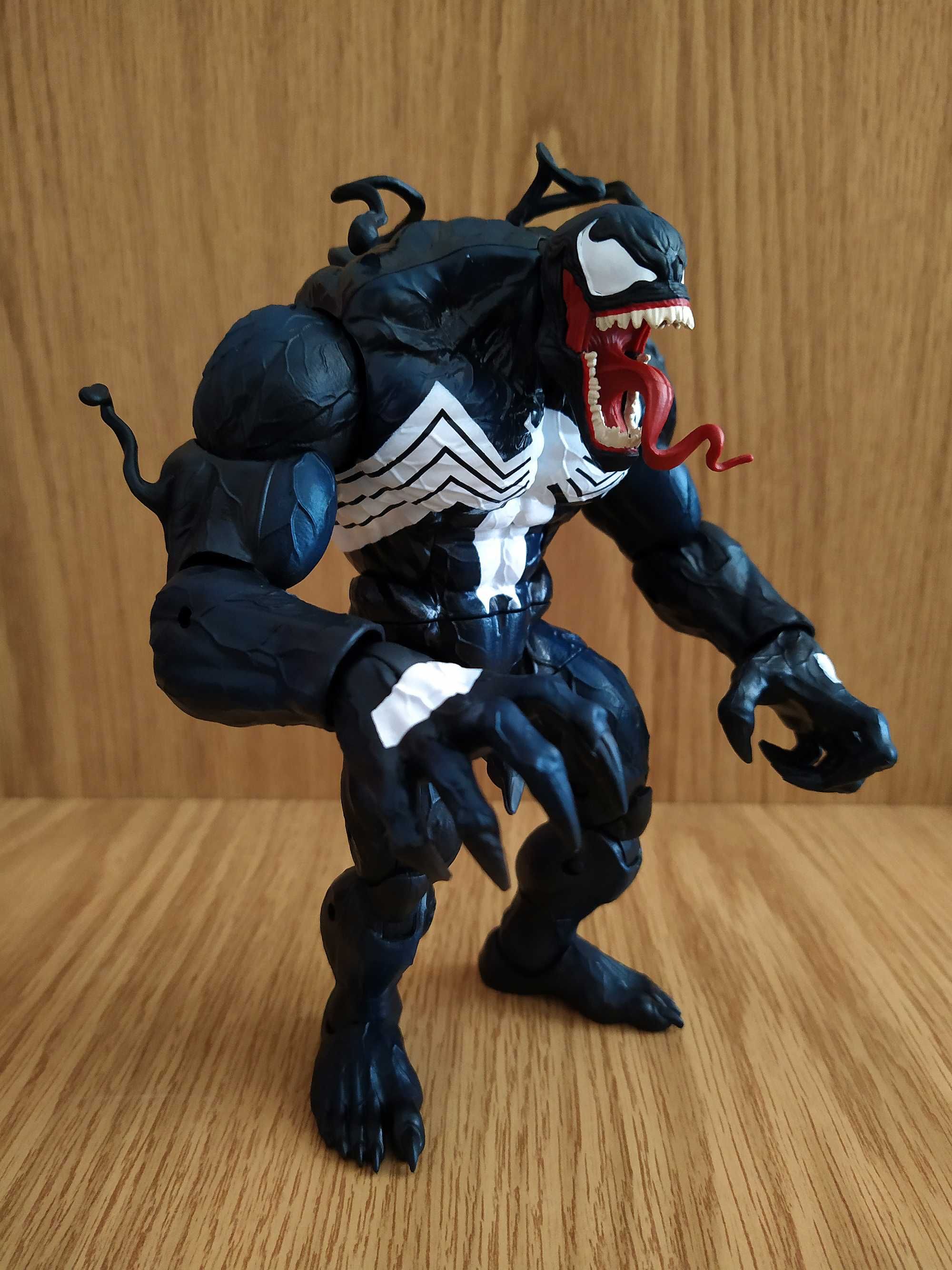 Екшън фигура Marvel Legends Venom