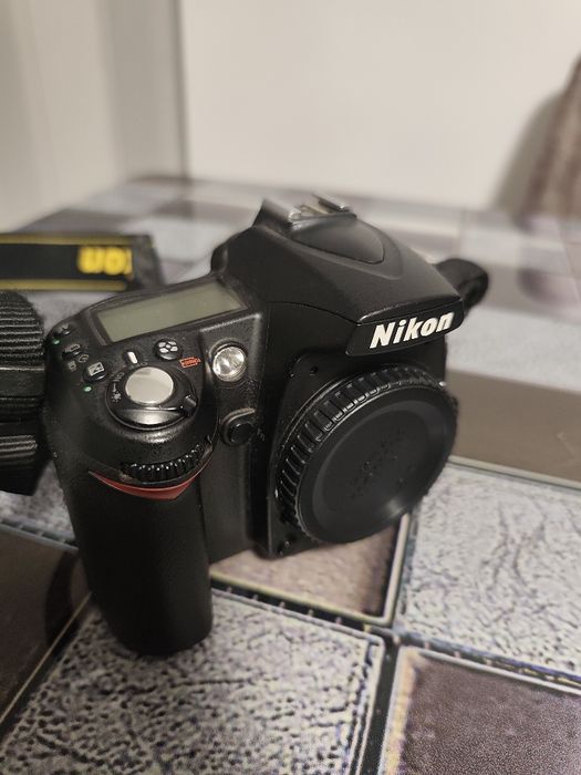 NIKON D90 + obiectiv AF-S 18-105mm