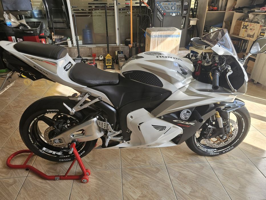 Срочно продаётся HONDA CBR600RR