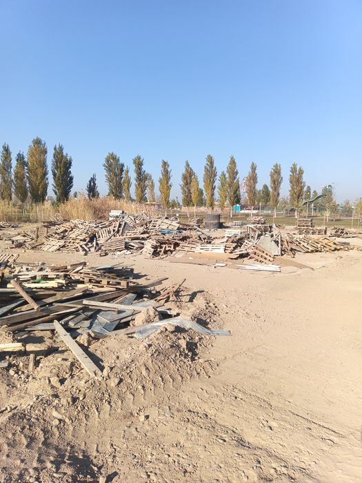 Поддон мен отындар сатылады арзан бағада.  Бағасын келісеміз.