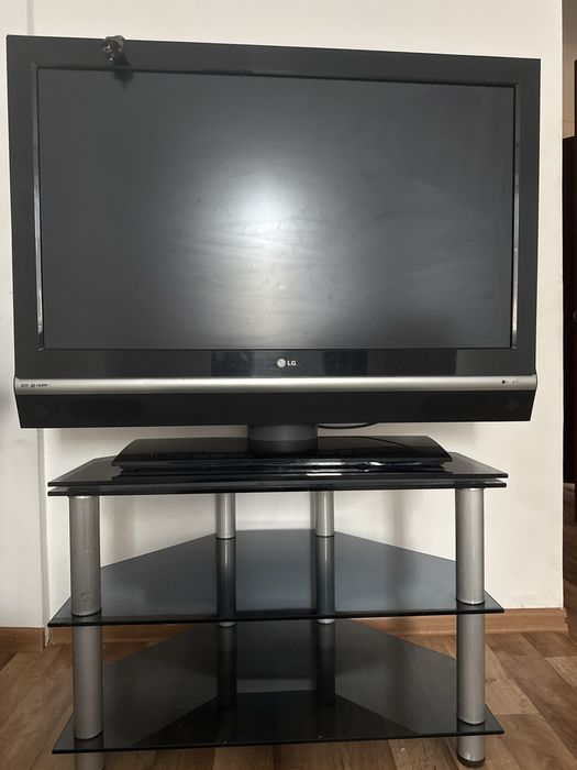 Продается Телевизор  Lg с подставкой , б/у