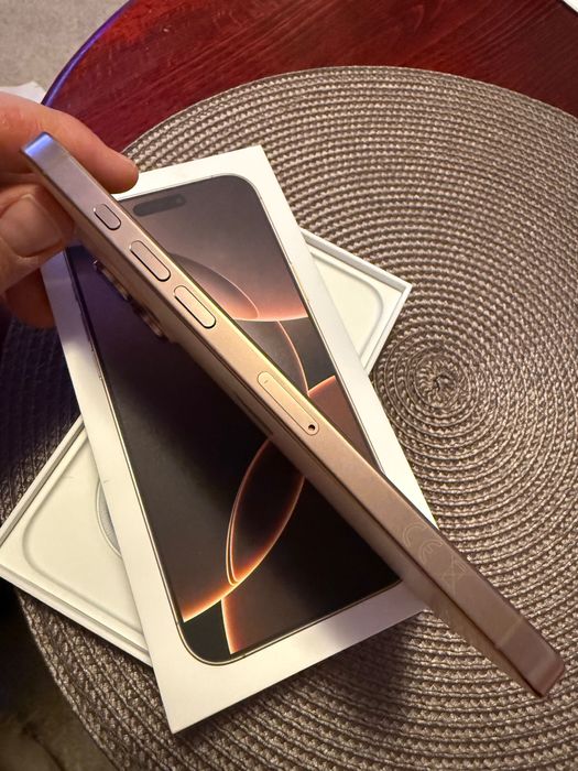 iPhone 16 Pro Max Desert Titanium 256 GB - 100% Baterie