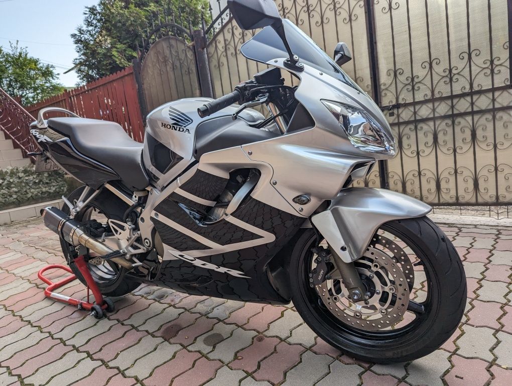 Vand Honda CBR 600 F4i