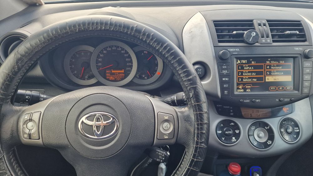 Vând Toyota Rav4