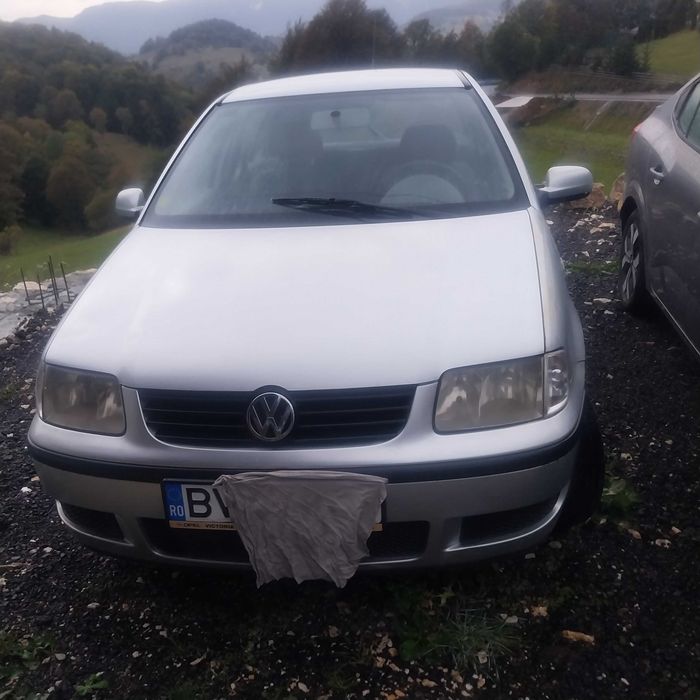 Volkswagen Polo 1,4 benzina, 1500 lei.