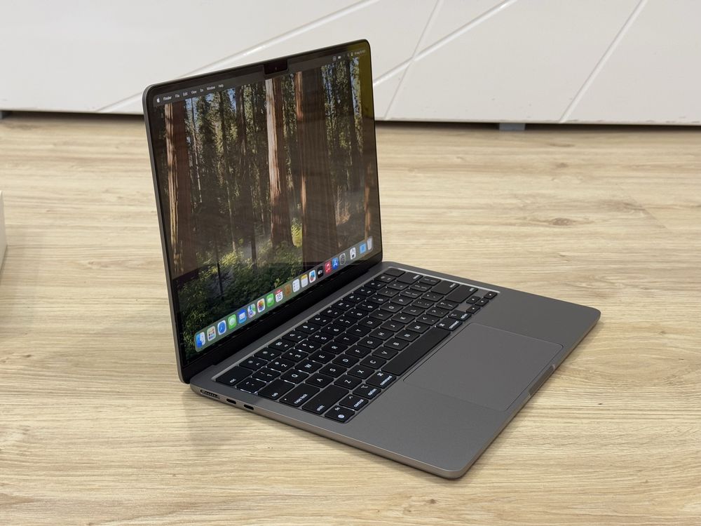 *512GB*Като Нов 13.6’Macbook Air M3 2024/8GB Ram/512GB SSD