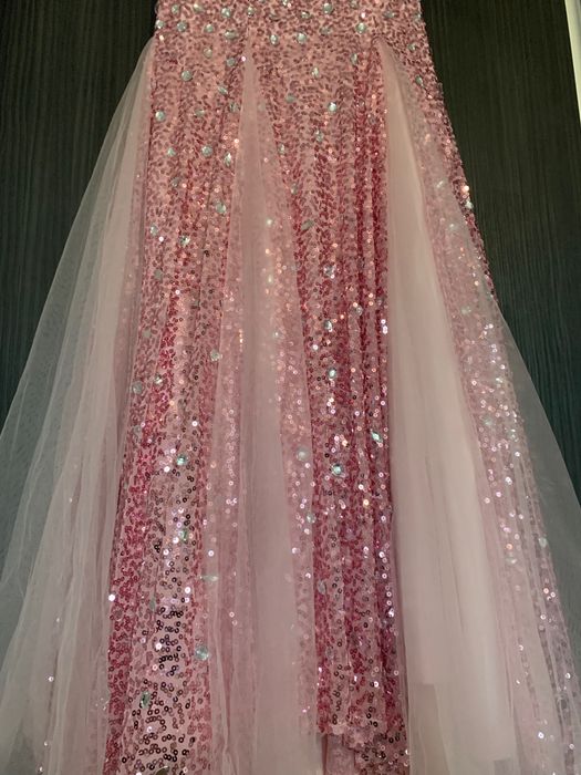 Rochie elegantă cu paiete și pietre