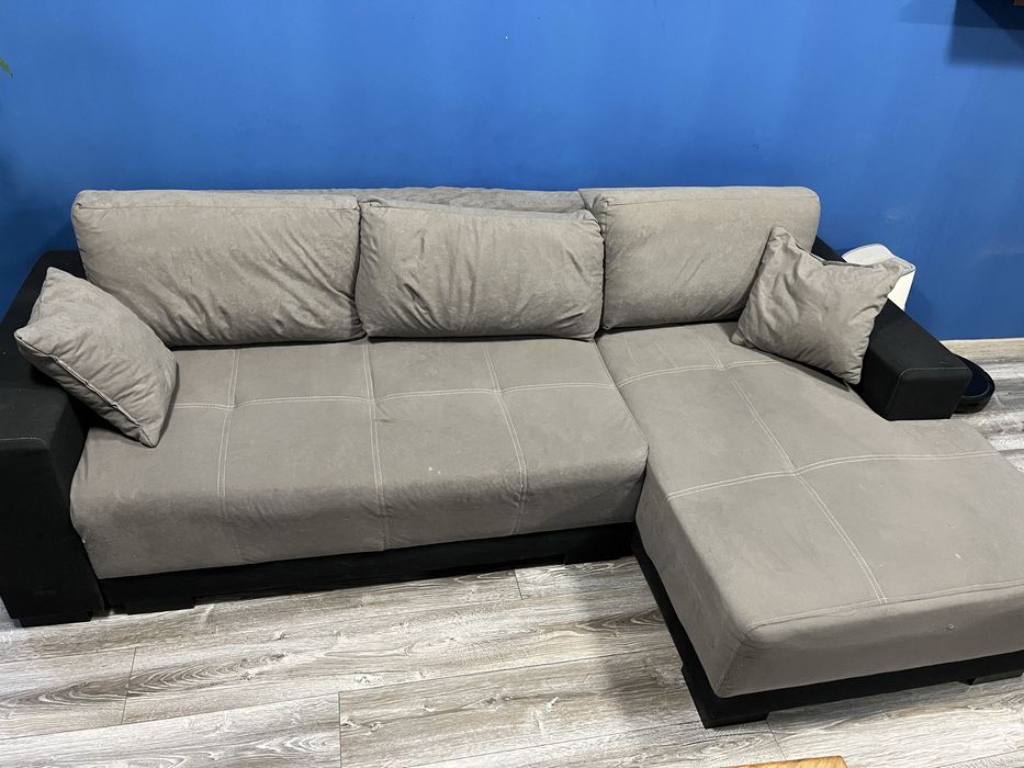 Продавам диван !!