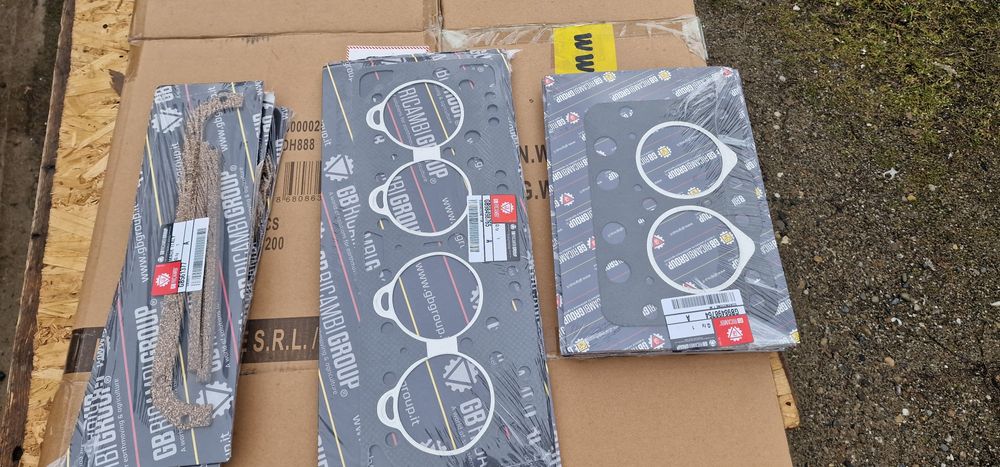 Garnitura chiulasa pe original zzfiat 411.415 preț 155 lei Garnitura c