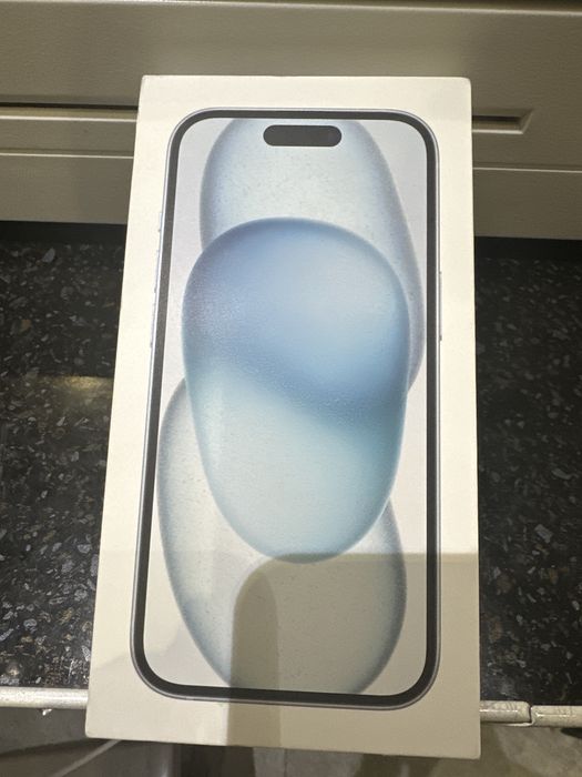 Новый iPhone 15, голубого цвета