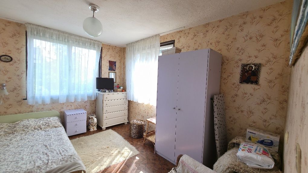Продава се ВИЛА в село Долни Раковец