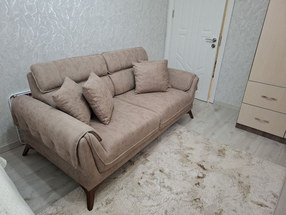 Нов диван без забележки