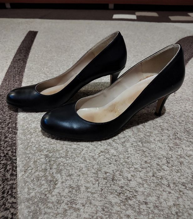 Pantofi negrii cu toc