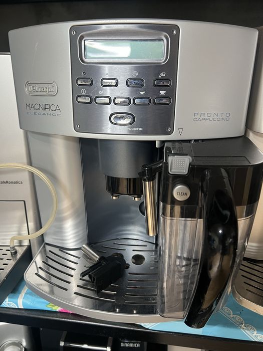 Delonghi Magnifica Elegance pronto cappuccino