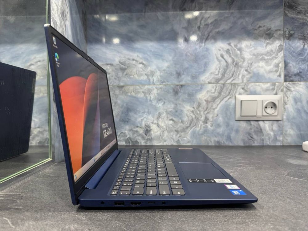 Lenovo IdeaPad Slim 3i • INTEL Core 5-120U • 16 GB DDR5 5200MT/S • 1TB