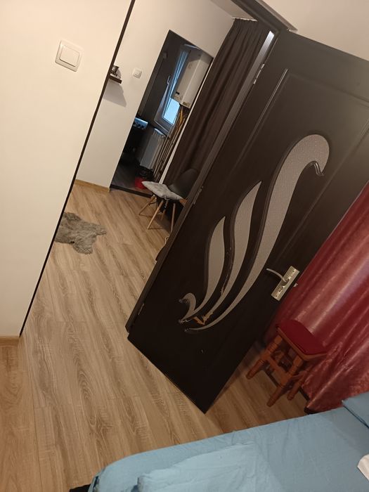 Închiriez cameră într-un apartament cu două camere