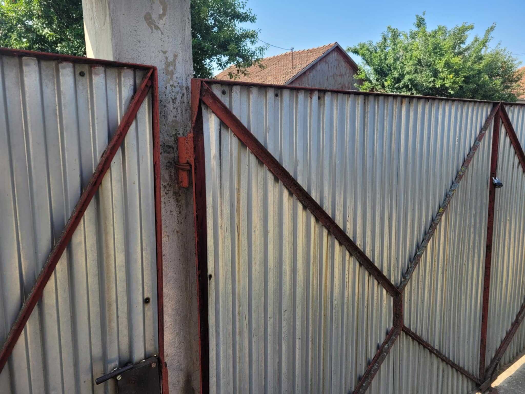 Poarta metalica cu usa , si gard