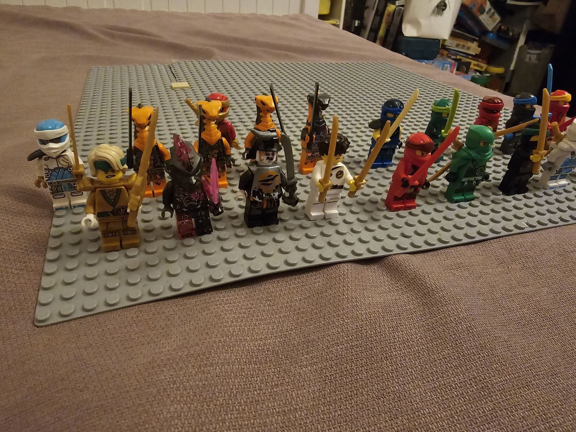 De la 15 lei, Ca noi, Figurine Lego Ninjago originale cu arme incluse