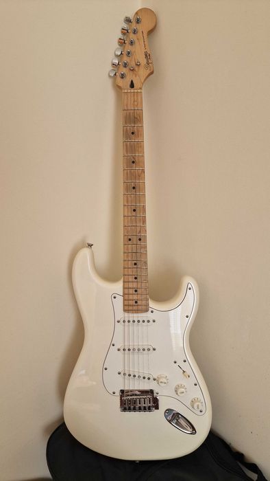 Китара Squier Deluxe Stratocaster Alpine White