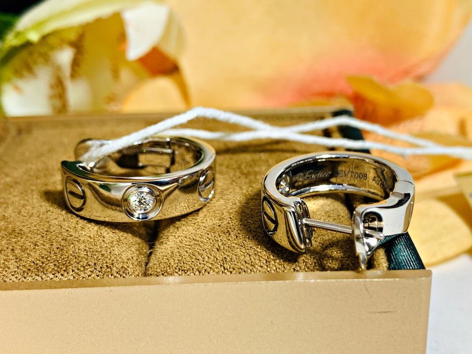 Золотые серьги Cartier с бриллиантами