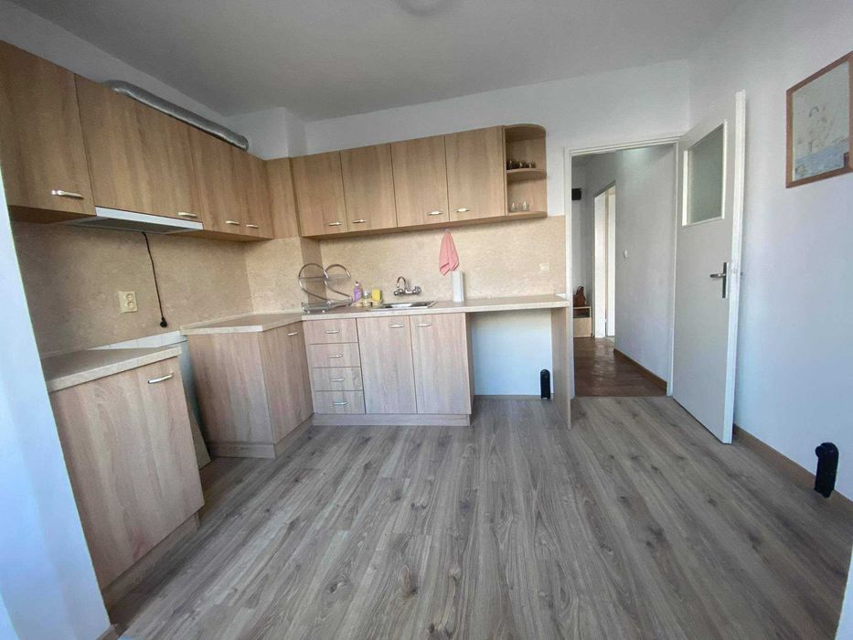 Дава се под наем Двустаен апартамент в Бургас, Славейков - 45 кв.м за 165 € - Снимка #2