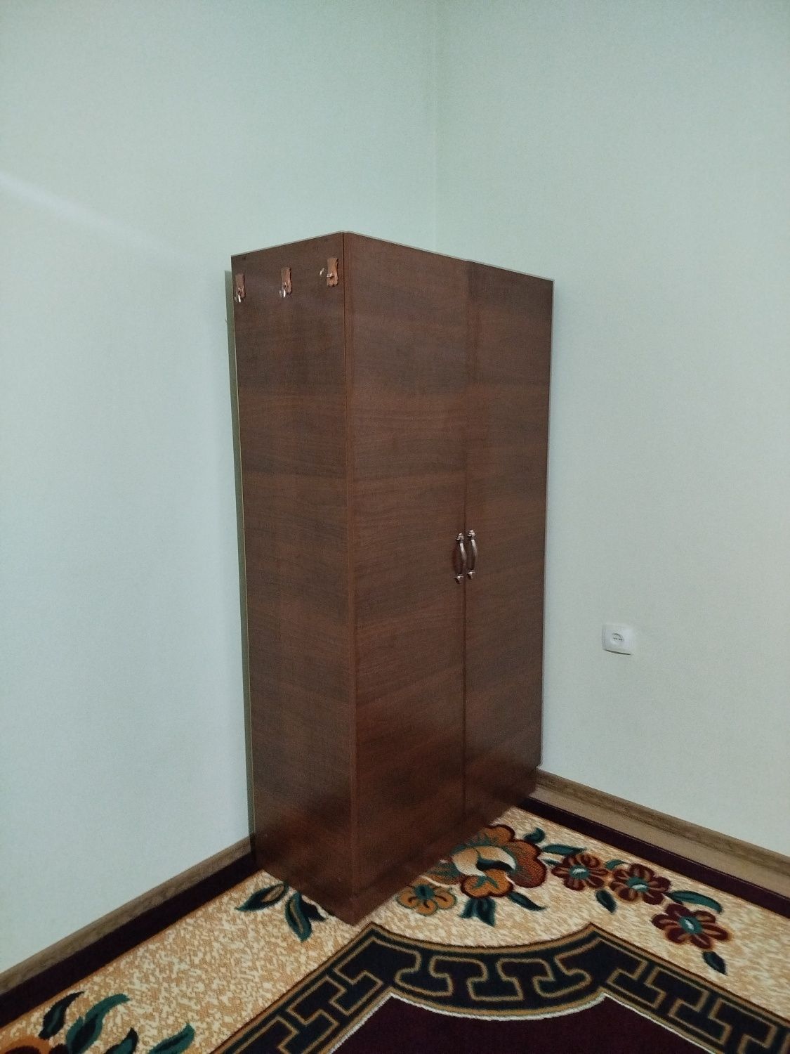 Divan va shkaf kampilekt