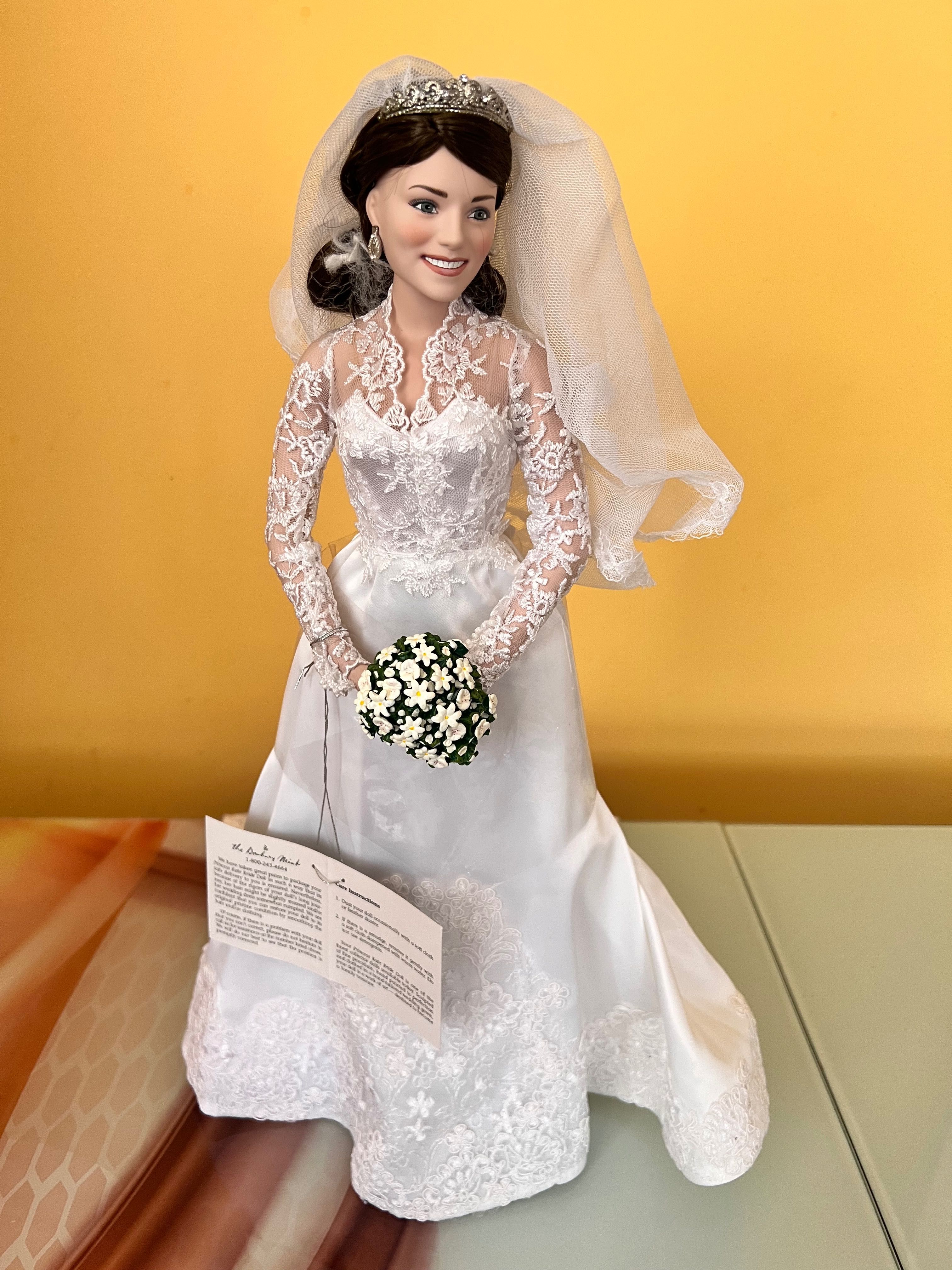 Danbury Mint , The Princess Kate Bride Doll