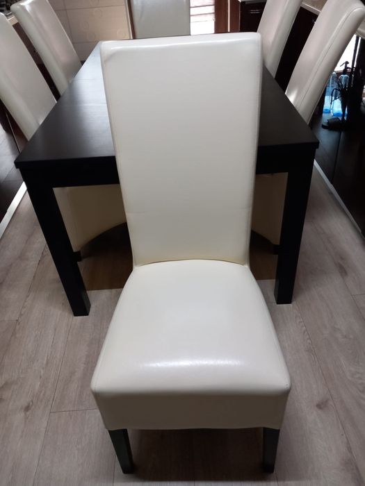 Masă extensibilă cu 6 scaune bej