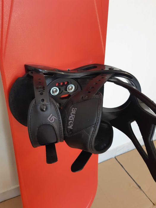 Placa snowboard 146 cm noua cu legaturi Burton noi - boots