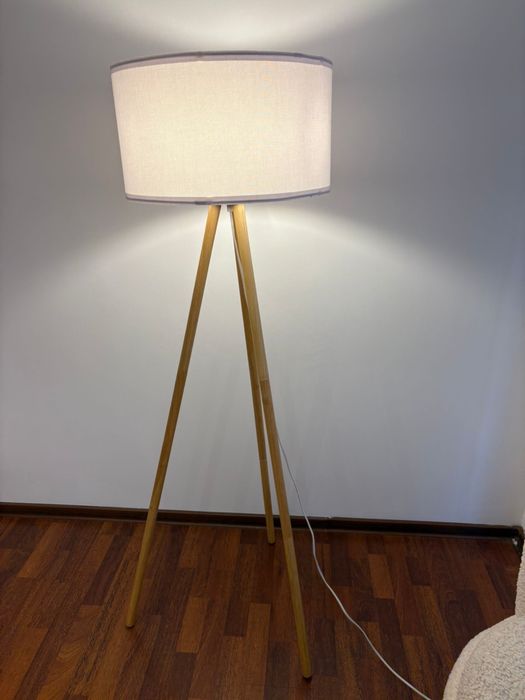 Lampa podea lemn tripod