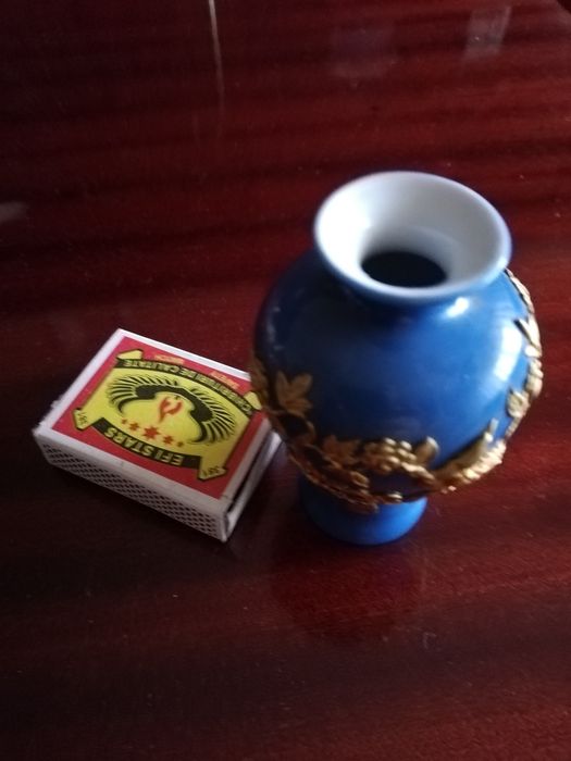 Vază miniaturala cu filigran aurit China și 4 bancnote Austro-Ungaria