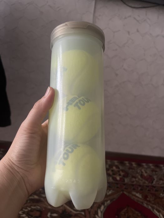 Продам мяч теннисный в тубусе.