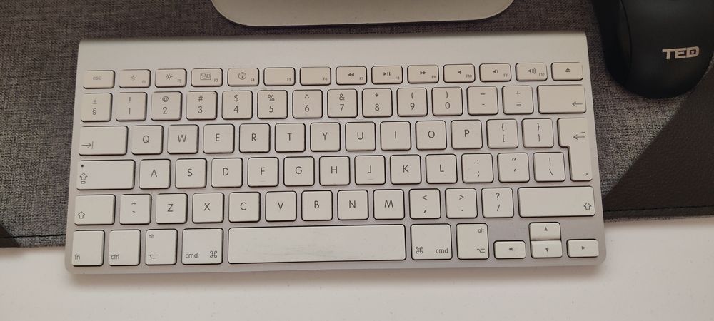 Mac Mini i7 ( tastatura + monitor)