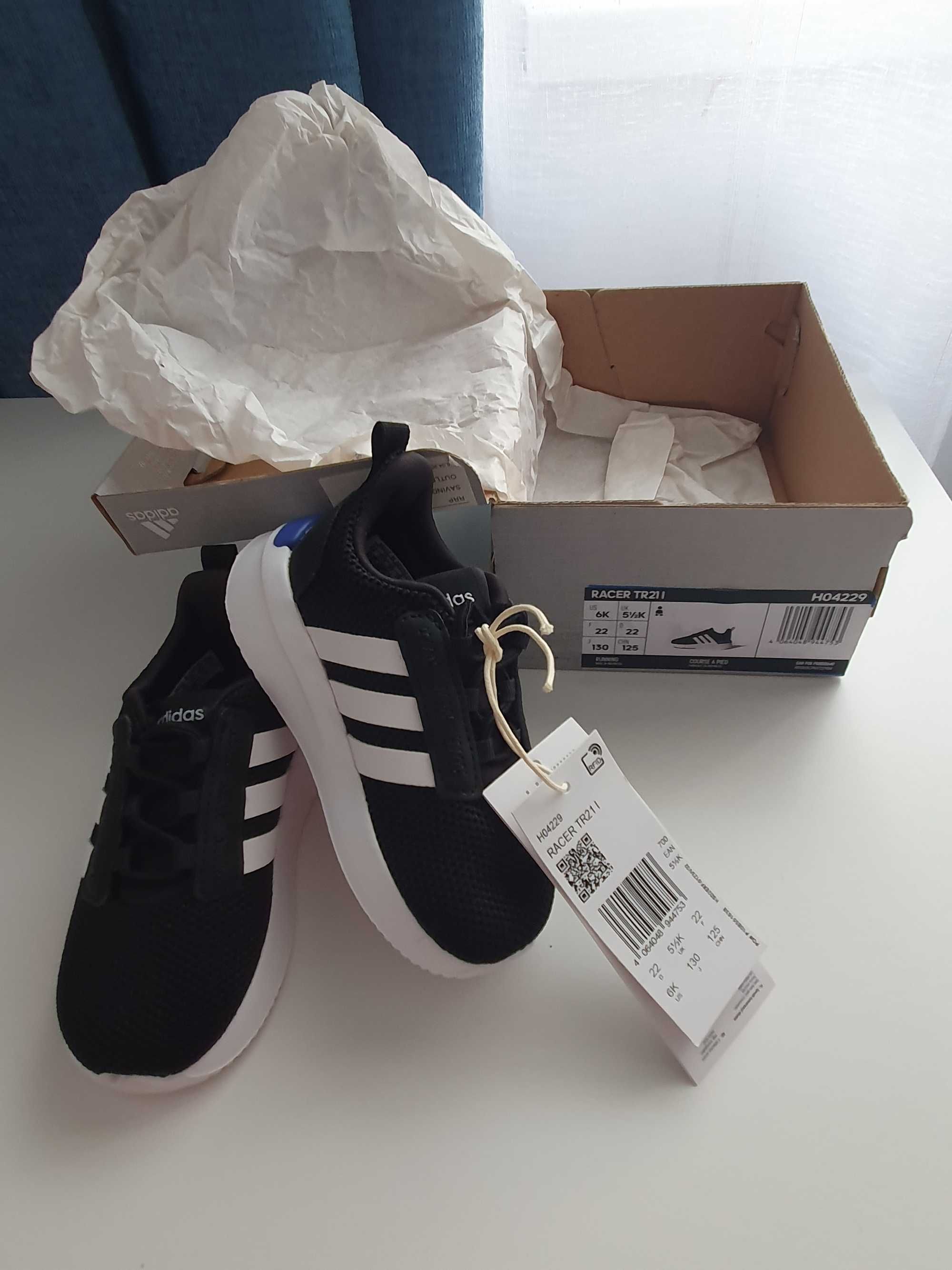 adidasi Adidas, noi, marimea 22