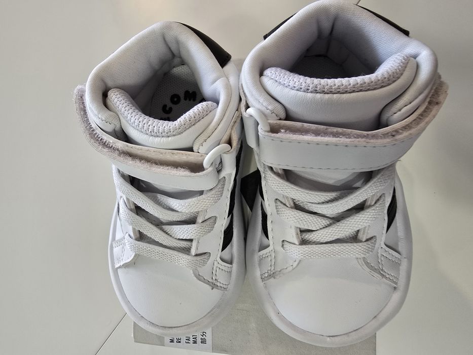 Бебешки маратонки Adidas Grand Court