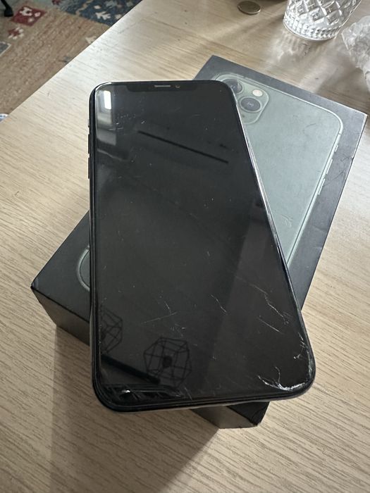 Iphone 11 pro 64gb cu sticla fața usor fisurata