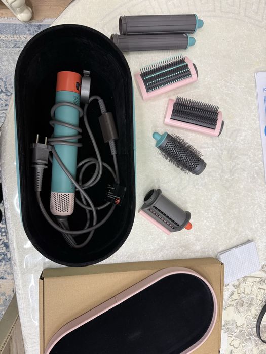 Продам фен Dyson