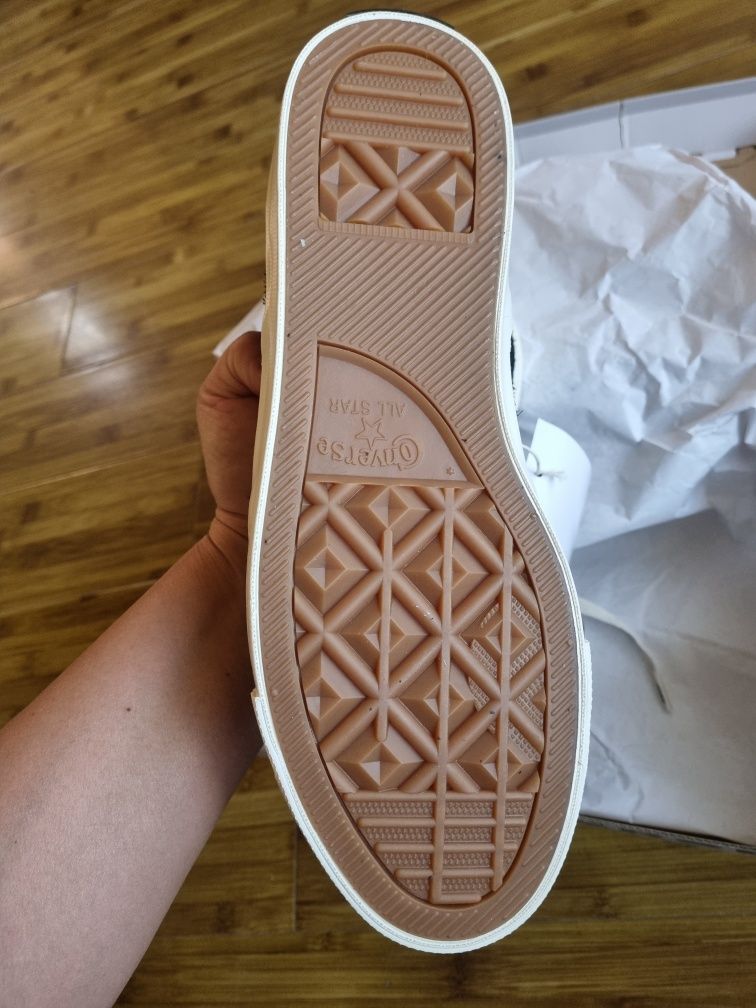 Tenisi CONVERSE. NR 42 , NOI ,cu eticheta