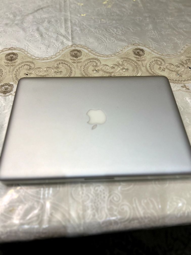 Macbook Pro 13inch. Mid 2012. Intel core I5. SSD512. Ozu 6Gb