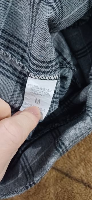 Vând pantalon în carouri