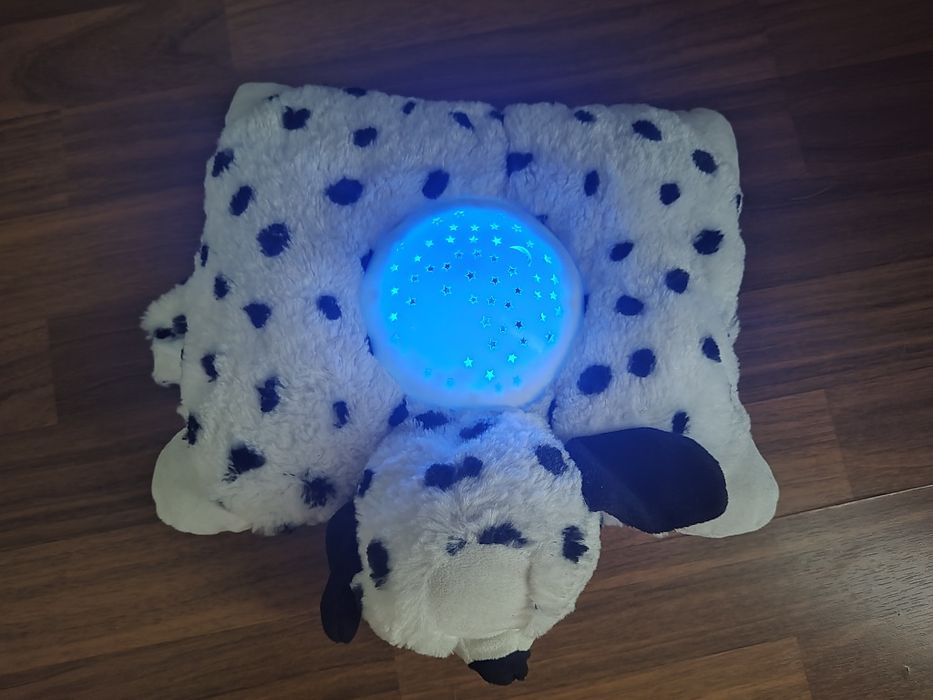 Lampa de veghe cățeluș dalmațian –pernă și proiector în același timp!