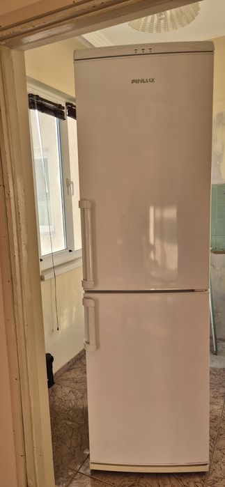 Продавам хладилник с долен фризер "Финлукс"